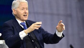 L’ancien président américain Bill Clinton hospitalisé à cause d’une fièvre