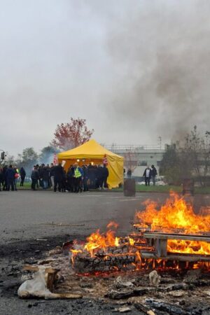 Le préfet envoie les forces de l’ordre lever le blocage du dépôt de bus de Cergy-Pontoise