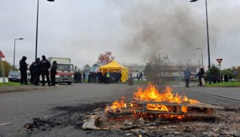 Le préfet envoie les forces de l’ordre lever le blocage du dépôt de bus de Cergy-Pontoise