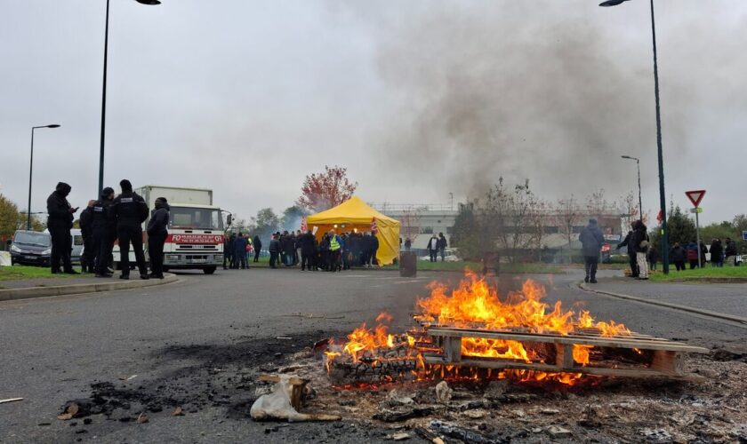 Le préfet envoie les forces de l’ordre lever le blocage du dépôt de bus de Cergy-Pontoise