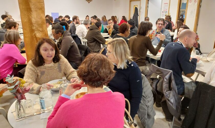 « L’endroit où les précaires mangent au milieu des cadres » : à La Défense, la Salle à manger affiche complet