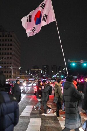 Loi martiale décrétée, grèves et manifestations interdites, médias contrôlés… ce que l’on sait de la situation en Corée du Sud