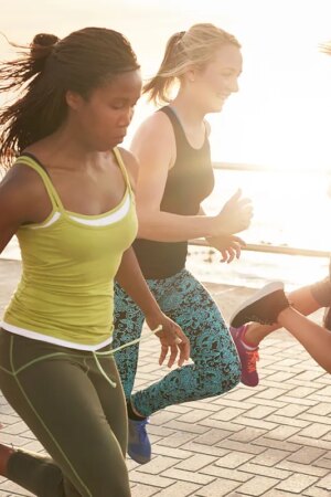 Los clubes de 'running' desplazan a los bares para socializar y la salud mental ya nos importa más que la física