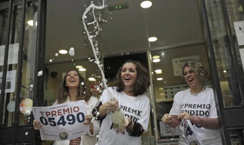 Los consejos de los videntes para atraer la suerte y que te toque 'El Gordo' de la Lotería de Navidad