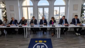 Louzán levanta la bandera de la paz en el fútbol español: Javier Tebas, vicepresidente de la RFEF, Aganzo, 50% mujeres...