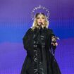 Madonna fait polémique après avoir partagé de fausses photos avec le pape