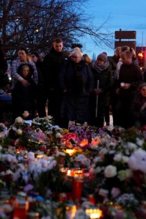 Magdeburg: Mourners gather for Christmas market vigil