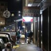 Matan de un disparo a un hombre en un bar de Carballo (La Coruña) y buscan a dos implicados que huyeron en patinete