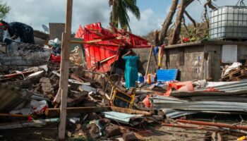 Mayotte : à Petite-Terre, avec l’énergie du désespoir, les habitants s’activent déjà à reconstruire