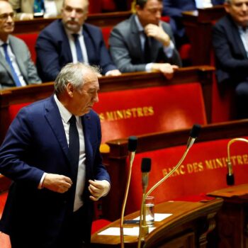 Mayotte, budget, cumul des mandats… François Bayrou, en quête de gouvernement, déjà sous le feu des oppositions