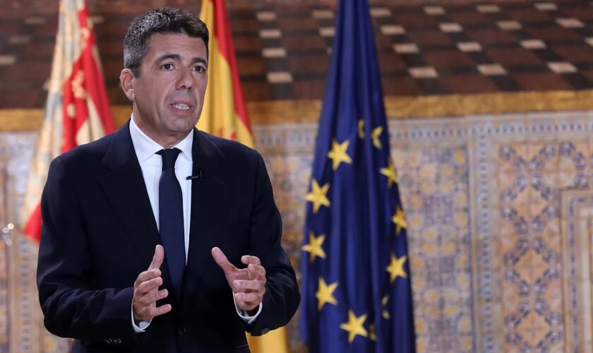 Mazón apela a la "lealtad y la colaboración" entre partidos e instituciones para recuperar Valencia y lanza un mensaje a las víctimas: "No estáis solos"