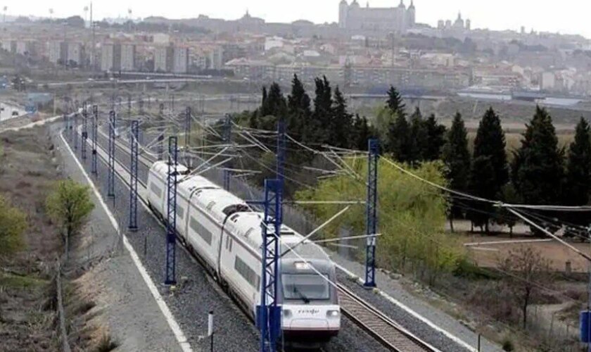 Mientras se debate su paso por Toledo, la línea del AVE sigue con su complicado día a día