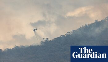 Mild weekend weather brings relief to firefighters after home lost in Grampians bushfire