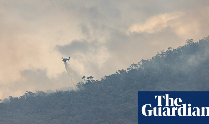 Mild weekend weather brings relief to firefighters after home lost in Grampians bushfire