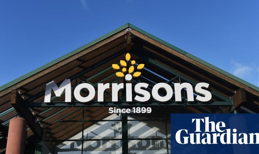 Morrisons offers discounts as IT glitch hits loyalty cards and click-and-collect