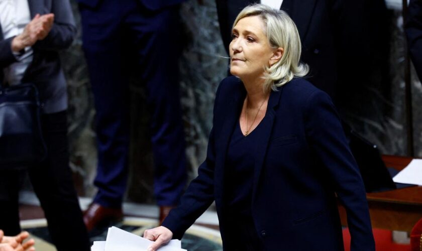 Motion de censure: Marine Le Pen estime sa stratégie validée