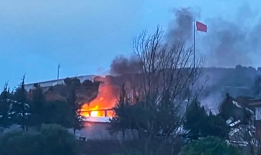 Mueren doce trabajadores tras una explosión en una fábrica de munición de Turquía