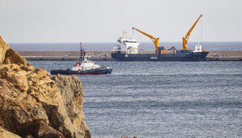 Naufraga un carguero ruso en el Mediterráneo tras una explosión en la sala de máquinas: dos desaparecidos y 14 rescatados llevados a Cartagena