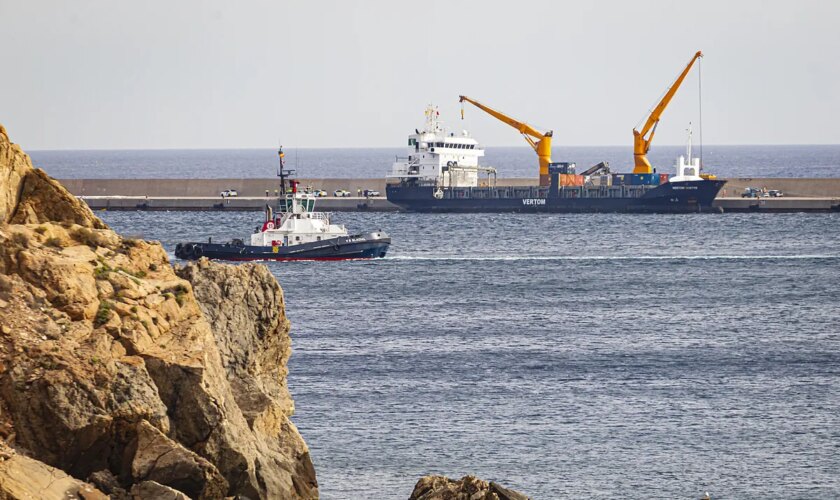 Naufraga un carguero ruso en el Mediterráneo tras una explosión en la sala de máquinas: dos desaparecidos y 14 rescatados llevados a Cartagena