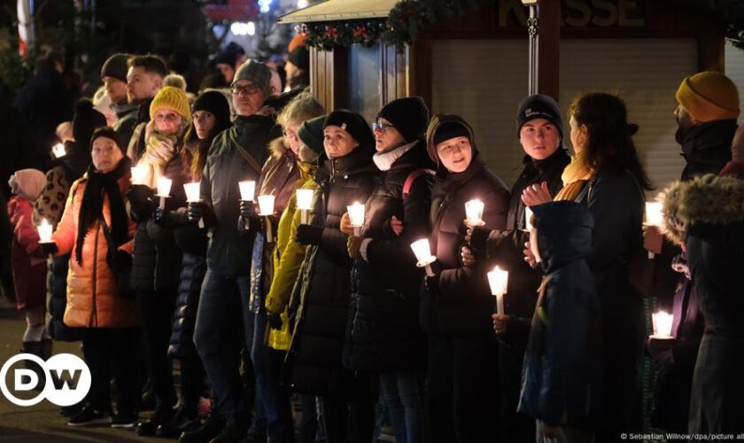 News kompakt: Menschenkette und AfD-Kundgebung in Magdeburg