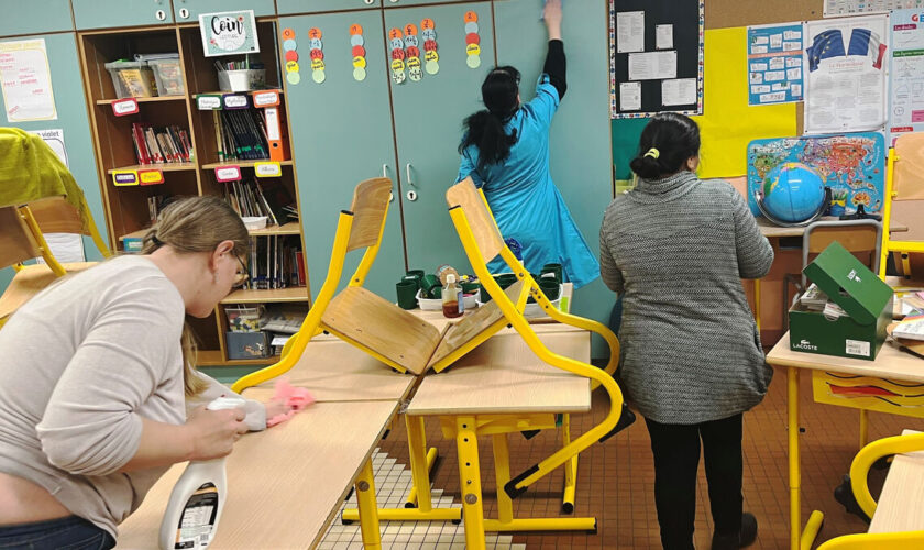 « On est toutes là pour les enfants » : dans l’école de l’Oise saccagée, l’heure est au nettoyage