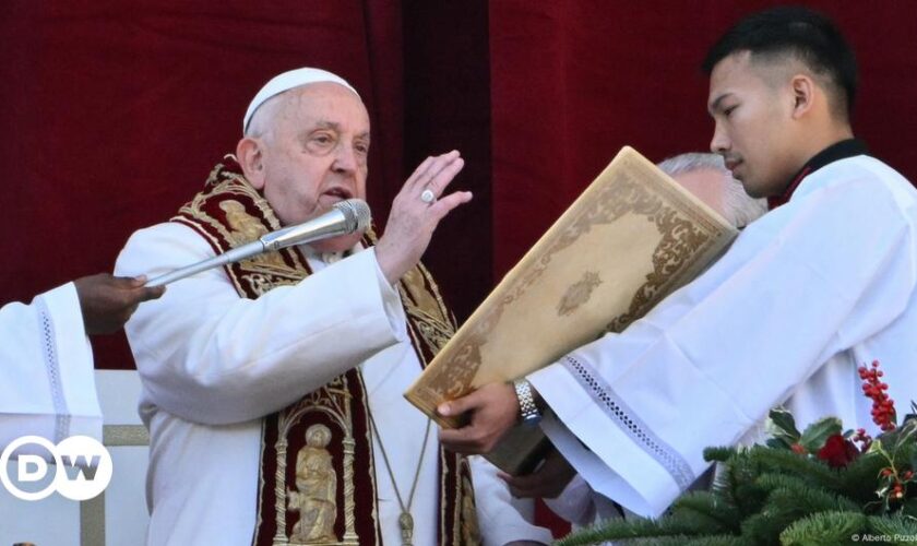 Papst Franziskus ruft an Weihnachten zu Frieden auf