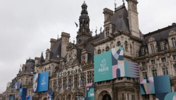 Paris : des cuves d’essence débordent près de l’Hôtel de Ville, polluent les sols et incommodent les employés