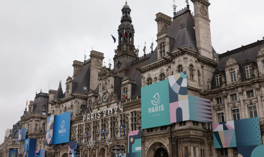 Paris : des cuves d’essence débordent près de l’Hôtel de Ville, polluent les sols et incommodent les employés