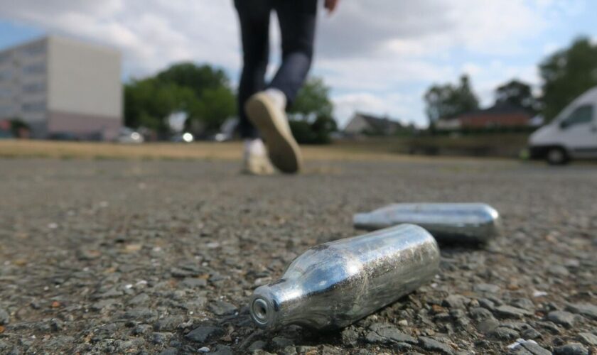 Paris : un arrêté interdit la détention et la consommation de protoxyde d’azote aux mineurs