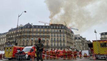 Paris : un incendie se déclare dans un immeuble près de la gare Saint-Lazare