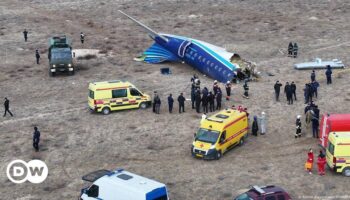 Passagierflugzeug stürzt in Kasachstan ab - 28 Überlebende