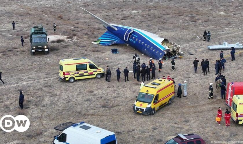 Passagierflugzeug stürzt in Kasachstan ab - 28 Überlebende