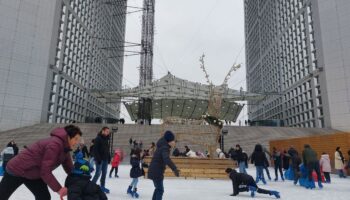 « Plus familiale qu’au Grand Palais » : comme le marché de Noël, la patinoire de La Défense fait le plein