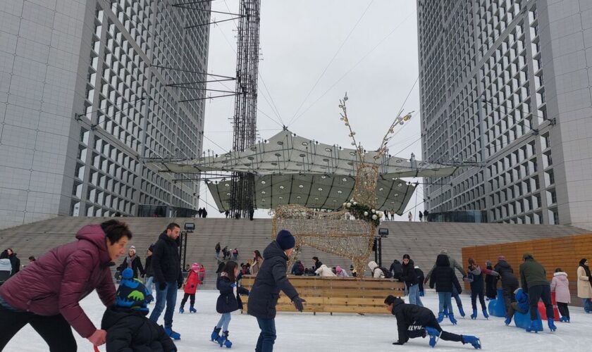 « Plus familiale qu’au Grand Palais » : comme le marché de Noël, la patinoire de La Défense fait le plein