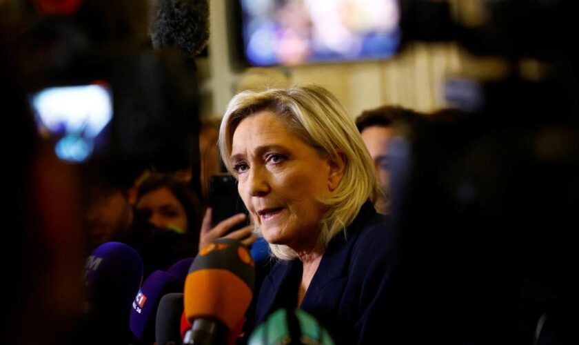 Pour Marine Le Pen, le vertige de la censure