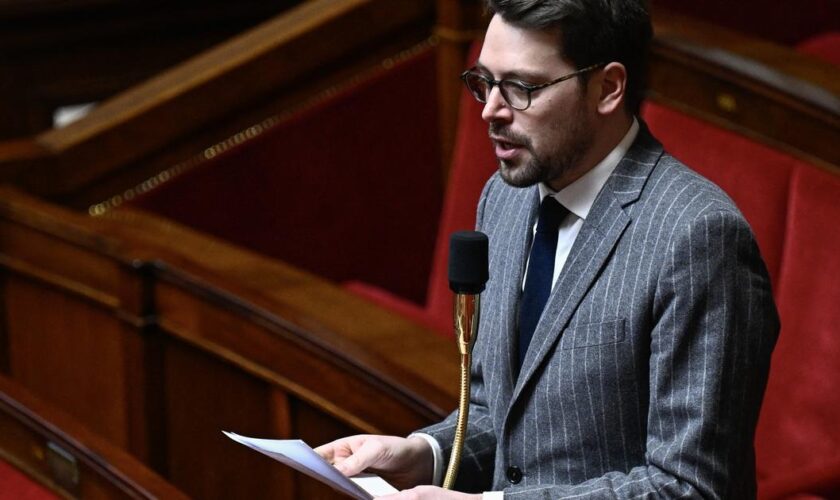 Premiers pas de Bayrou à l’Assemblée : «Il me fait penser à Joe Biden», grince le député écologiste Benjamin Lucas