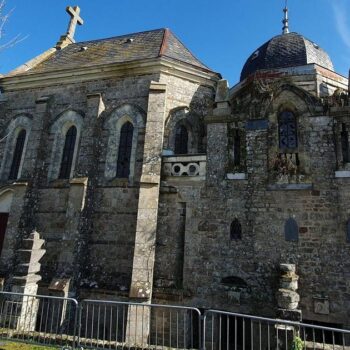 Près de Nantes, un village se mobilise pour sauver sa chapelle au style étonnant