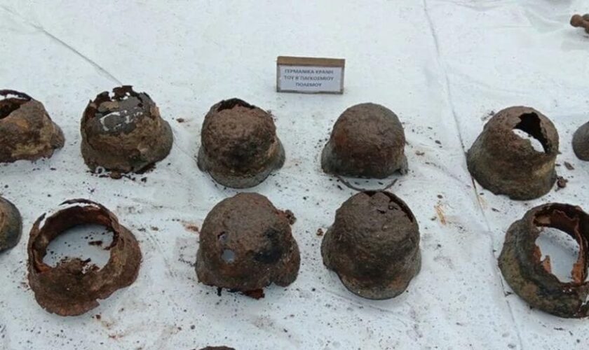 Proyectiles otomanos, vasijas antiguas y un avión de la II Guerra Mundial: los sorprendentes hallazgos al limpiar uno de los grandes lagos de Grecia