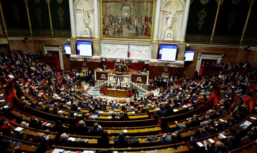 Qu’est-ce qu’un «pacte de non-censure», cette proposition qui émerge au centre et à gauche pour redonner le pouvoir au Parlement ?