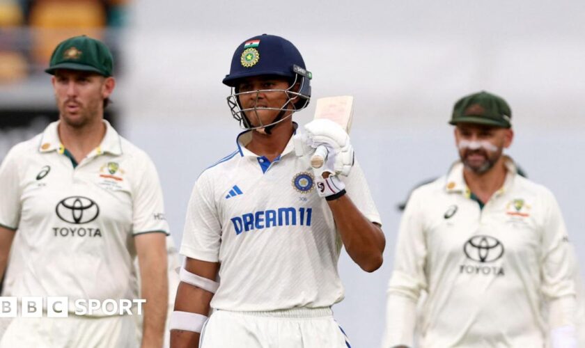 Mitchell Marsh, Yashasvi Jaiswal and Nathan Lyon