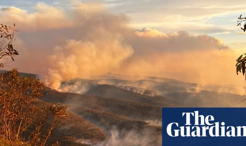 Renewed bushfire warnings for NSW, Victoria and WA as heat forecast to return for new year