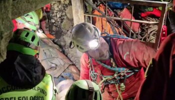 Rescatada con vida la espeleóloga italiana que llevaba cuatro días herida y atrapada en una cueva