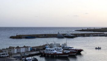 Rescatan frente a Lampedusa a una niña de 11 años que sobrevivió tres días en alta mar tras un naufragio