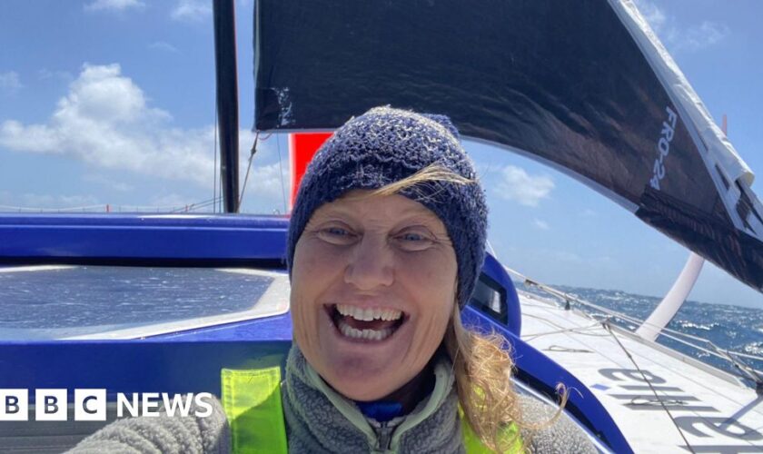 Round-the-world sailor makes land after broken mast