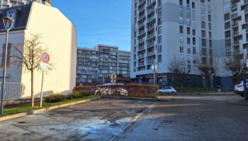 Saint-Ouen-l’Aumône : deux voitures de la police municipale incendiées après l’intervention anti-stupéfiants