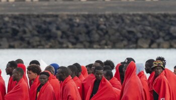 Salvamento rescata a unas 180 personas de tres neumáticas y las traslada a Lanzarote