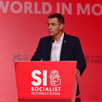 Sánchez acusa a la derecha de "comprar el discurso del odio y la mirada al pasado" de la extrema derecha