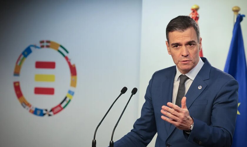 Sánchez obvia el borrado de los mensajes para exculpar al fiscal general y exige disculpas a los medios