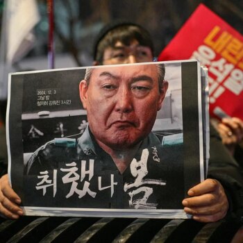 Se estrecha el cerco sobre el marginado presidente de Corea del Sur: redada en su oficina  y su ex ministro de Defensa se intenta suicidar en prisión con su ropa interior