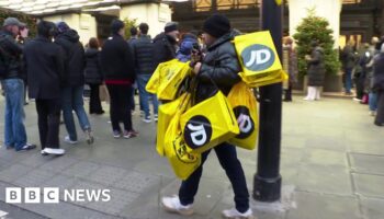 Shoppers shunning High Street, early Boxing Day figures show